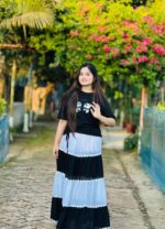 স্কার্ট আর গেঞ্জি কম্বো